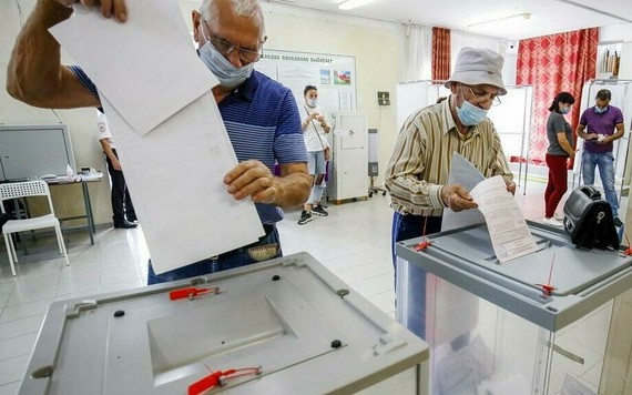 克里姆林宮聲稱執政黨在俄羅斯議會選舉中，在杜馬獲得三分之二多數席位。（圖源：AP）