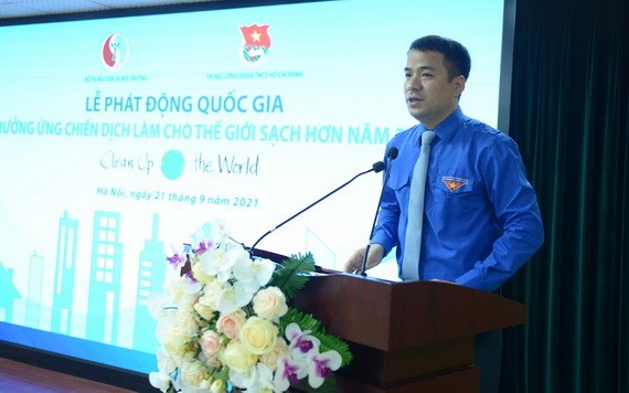 胡志明共青團中央書記吳文綱在2021年“讓世界更清潔”行動發起儀式上致詞。（圖源：鄭李）