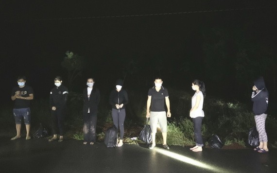 被抓獲的非法偷渡人員。（圖源：紅映）