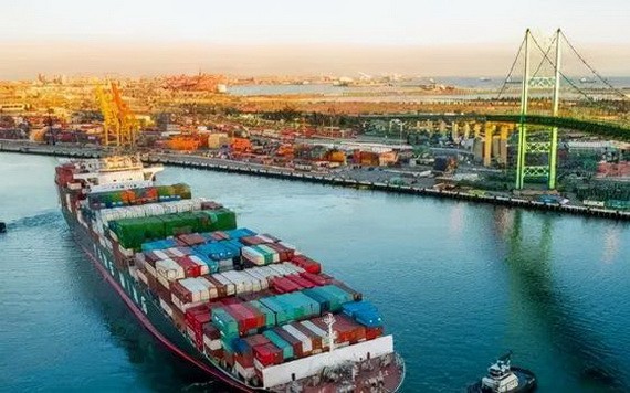 美國港口“貨滿為患” ，集裝箱擁堵創疫情以來最嚴重。（圖源：互聯網）