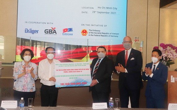 醫療物資交接儀式。（圖源：市越南祖國陣線委員會）