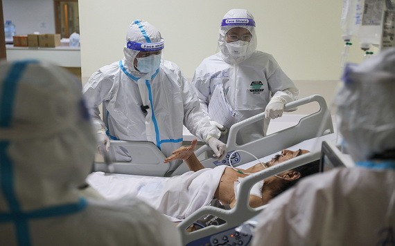 一線醫護人員致力為重症新冠患者集中救治。（圖源: 越通社）