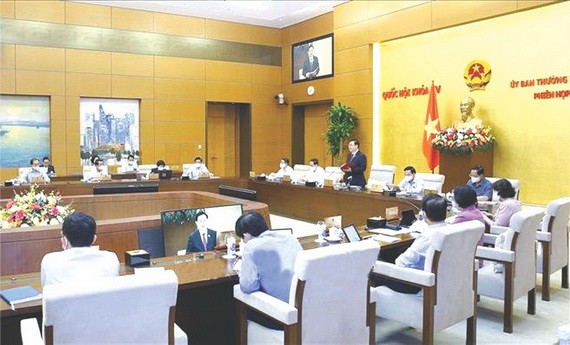 國會主席王廷惠主持會議。（圖源: 越通社）