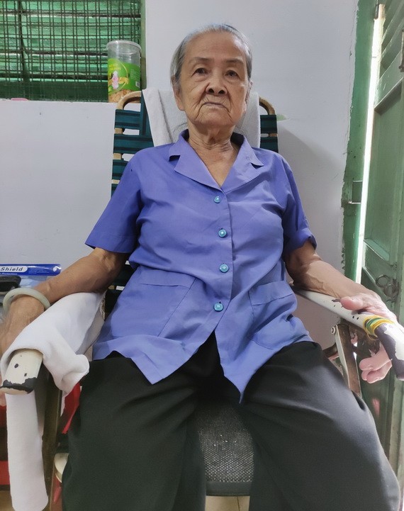 黃麗雲大娘正準備出門打工。