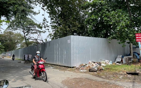 近日，市資源與環境廳建議市人委會向投資商移交場地以重建平盛郡第二十七坊的第四和第六號兩座公寓。