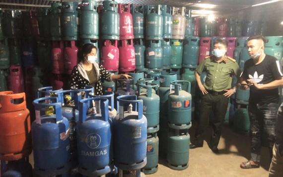 被偵破的非法瓦斯灌注廠現場。（圖源：武瑩）