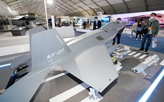 2021首爾航展（ADEX）開幕，韓國戰機KF-21首度參展。（圖源：路透社） 