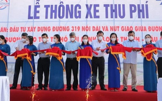 319號路延長段並與本市-隆城-油曳高速公路連接的工程項目通車和收費儀式。（圖源：LĐO） 