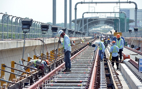 地鐵 1 號線 CP2 包高架車站施工現場。（圖源：孟玲）