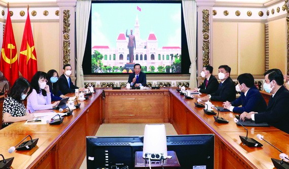 本市與亞行合作促進經濟復甦