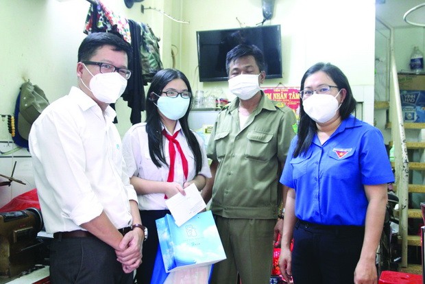 市婦聯會向貧困優秀生接力 ảnh 1