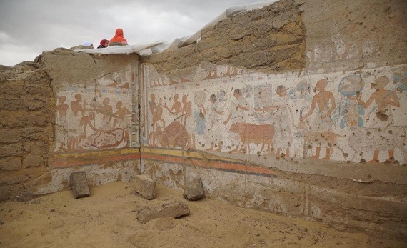 這是在埃及首都開羅以南的塞加拉地區拍攝的陵墓內的壁畫。（圖源: 新華社）