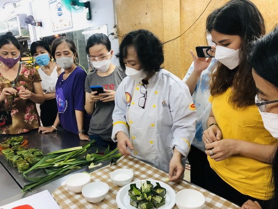 開辦技能班助婦女創業