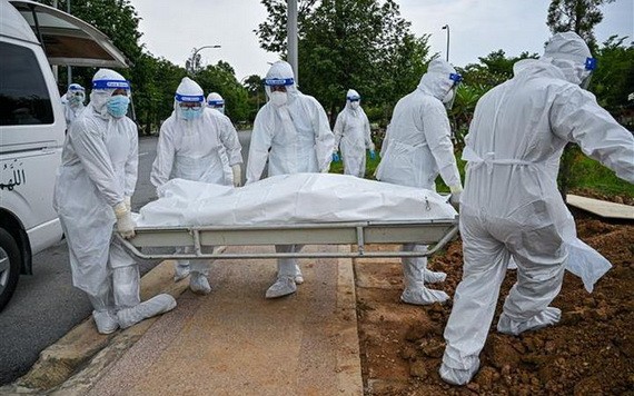 當地時間11月1日，根據美國約翰斯‧霍普金斯大學的數據，全球累計已經有超過500萬人因為感染新冠病毒去世。（示意圖源：AFP）