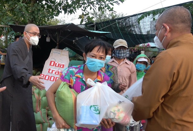 市領導向釋慧功和尚致謝 ảnh 1