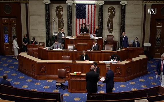 美國國會眾議院當地時間5日晚表決通過1萬億美元基礎設施建設法案。（圖源：華爾街日報）