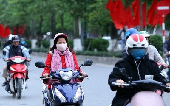 受較強冷空氣影響，河內市民外出都添置了厚衣。（示意圖源：互聯網）