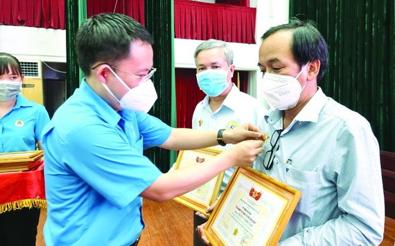 第五郡勞動聯團表揚模範集體和個人