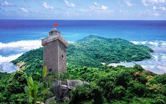 薯島燈塔為海上航行的船隻提供照明。