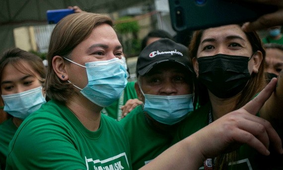 菲律賓總統杜特爾特的女兒莎拉‧杜特爾特13日宣佈與前總統馬科斯的兒子小馬科斯搭檔競選副總統。（圖源：AFP）