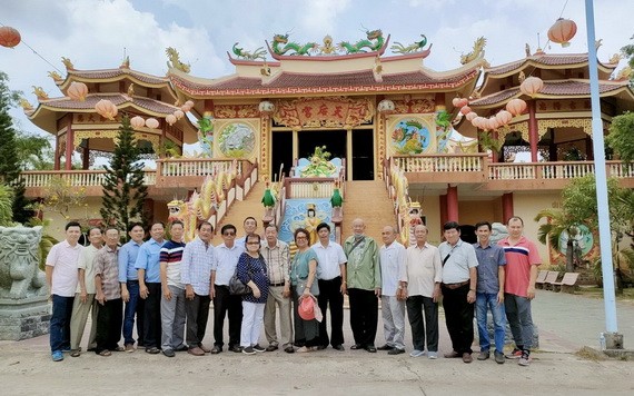 曾氏大宗祠於疫前組團遠訪在茶榮市的曾氏宗親並合照留念。