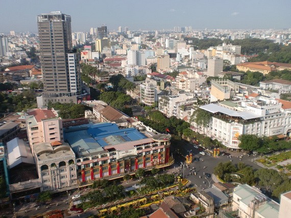 2010年的Tax商場和阮惠───黎利環島的噴泉池。