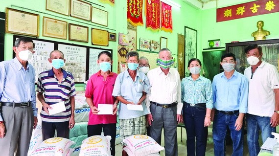 潮群古樂業團執委會關愛困難隊員