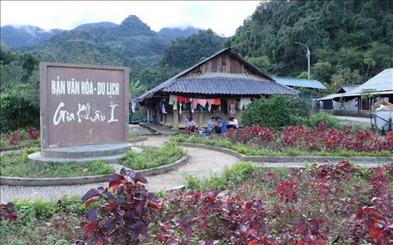 萊州省萊州市崇派鄉嘉扣1社群生態旅遊區裝潢以迎接遊客。