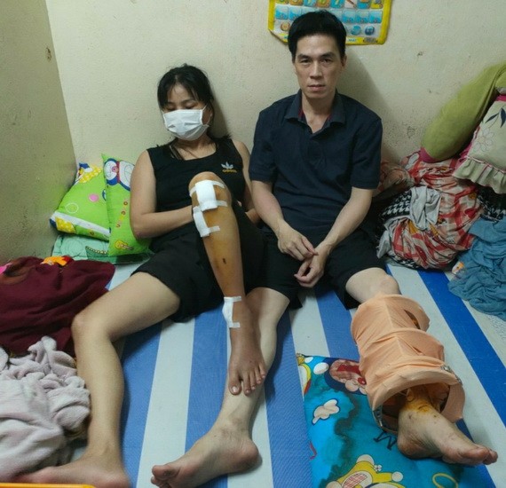 林富成夫婦正在家養傷。