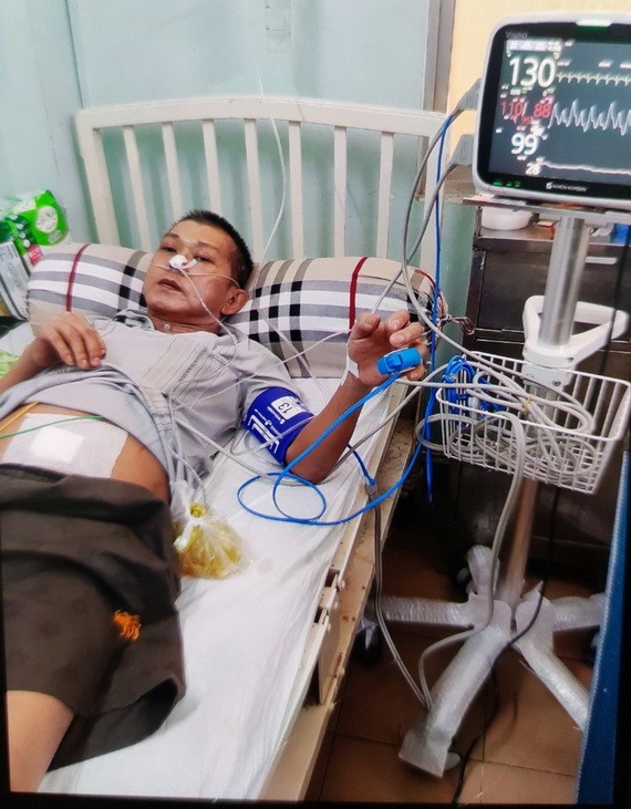 梁智雄在醫院接受醫治。