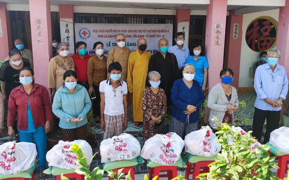 平東鄉貧困戶獲贈送禮物。