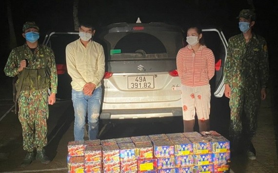 職能力量當場查獲兩名運送125公斤鞭炮。（圖源：N.A）