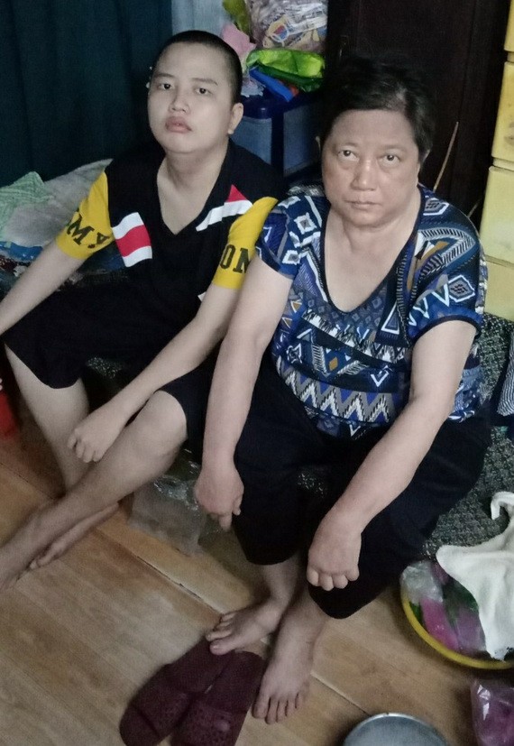 王洪英與兒子楊明明。