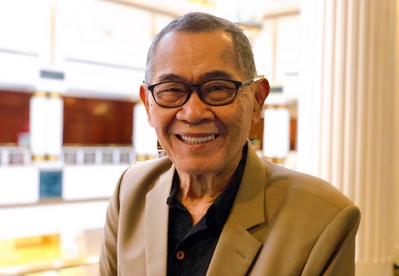 音樂家寶震近照。