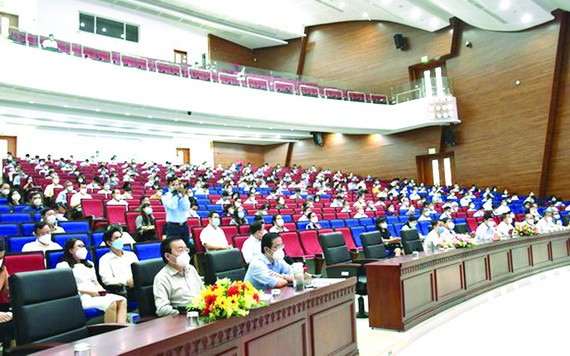 為管理層領導幹部充實知識