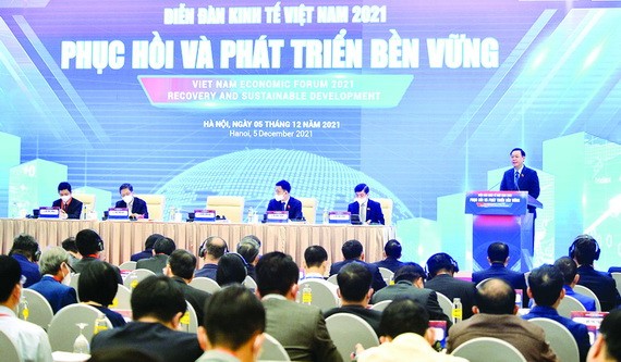 國會主席王廷惠主持論壇。（圖：VOV）