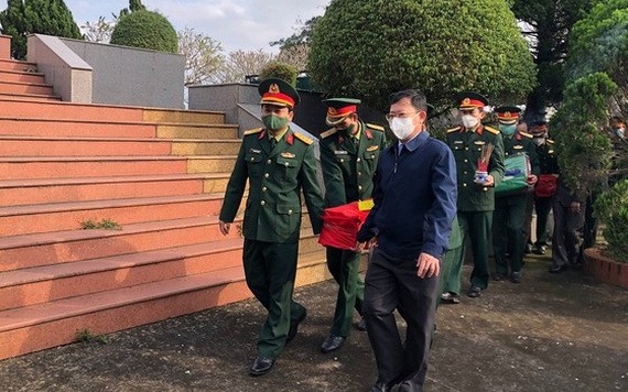 烈士骸骨追悼與安葬儀式現場。（圖源：金龜）