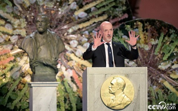 這是12月10日在瑞典斯德哥爾摩拍攝的2021年諾貝爾獎頒獎儀式現場。（圖：CCTV）