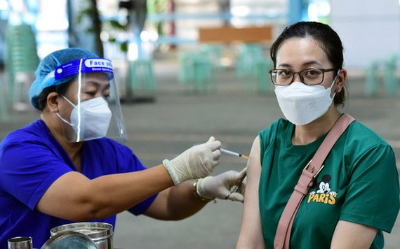 市民在接種疫苗。（圖：秋莊）