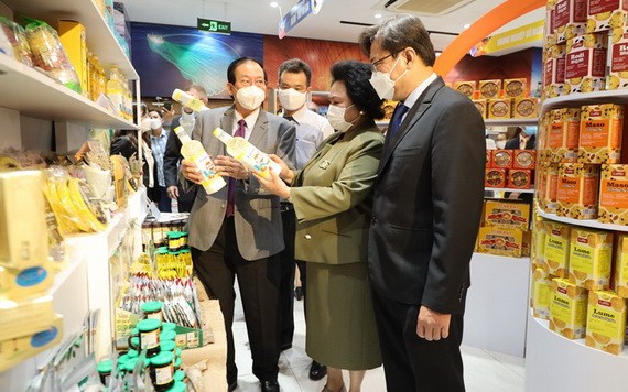 各代表參展。（圖：玲兒）