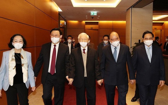 黨中央總書記阮富仲與黨、國家領導出席會議。