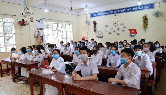 平陽省學生明年 1 月 3 日返校復課 。（示意圖：黃甲）