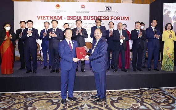 國會主席王廷惠見證兩國企業合作協定簽署儀式。（圖：越通社）