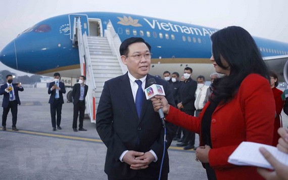 國會主席王廷惠接受印度媒體的採訪。（圖：越通社）