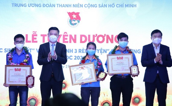 2020-2021學年中央級“3好學生”與“3鍛煉學生” 表彰儀式。（圖：新河內報）