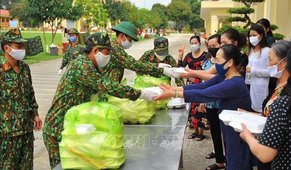 人民軍隊幫助人民。