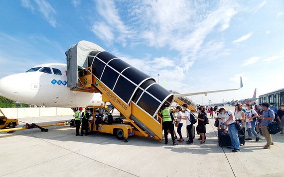 航空公司年底推出促銷活動