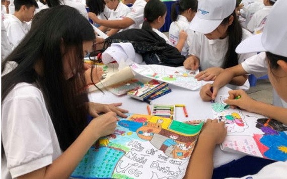 兒童透過畫作支持消除非法童工行動。