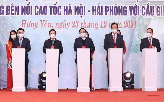 集中投資發展基礎設施與改善投資環境