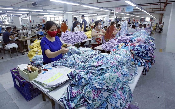 興隆成衣有限責任公司生產線。（圖：越通社）